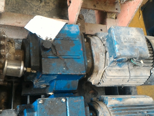 มอเตอร์เกียร์ทด FLENDER HIMMEL ขนาด 3 แรงม้า ทดแล้วหมุมที่ 95 รอบต่อนาที