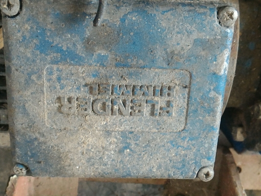 มอเตอร์เกียร์ทด FLENDER HIMMEL ขนาด 3 แรงม้า ทดแล้วหมุมที่ 95 รอบต่อนาที