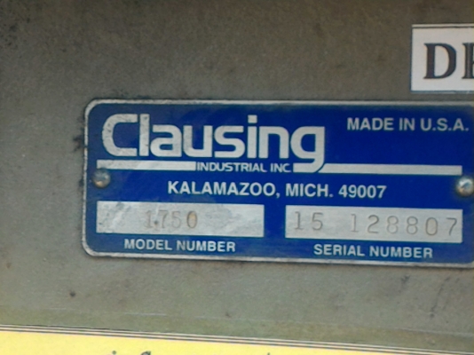 สว่านแท่น Clausing ของอเมริกา ตัวใหญ่สูง 2 ม. หน้าโต็ะกว้างมากใช้ไฟ 220 V.ปรับตัวชุดหัวทั้งชุดขึ้นลงได้ มอเตอร์มิตซูบิชิ 1 แรงม้า ปรับรอบได้ ช้า - เร็ว