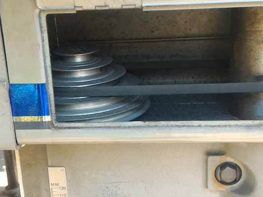 สว่านแท่น Clausing ของอเมริกา ตัวใหญ่สูง 2 ม. หน้าโต็ะกว้างมากใช้ไฟ 220 V.ปรับตัวชุดหัวทั้งชุดขึ้นลงได้ มอเตอร์มิตซูบิชิ 1 แรงม้า ปรับรอบได้ ช้า - เร็ว