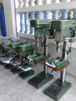 สว่านแท่นของใหม่แกะกล่องจำนวนจำกัดขายถูกคร้าบสินคุณภาพเกินราคาคร้าบ มี2รุ่นคร้าบตามรูปเลย  #ตัวเล็ก ดอกเจาะได้13มิล ขายรารา2900-ไม่รวมส่ง #ตัวใหญ่ ดอกเจาะได้ 16มิล ขายราคา 5900-ไม่รวมส่ง บริการจัดส่งทั่วไทย ไม่ไกลส่งฟรีถึงที่คร้าบ ดูเเละรับสินค้าได้ที่ พุ