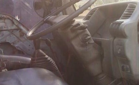 ISUZU NKR 110 HP 4BE1 ปี 39 หกล้อดั๊มพ์ ห้างแท้ กระบะดั๊มพ์เหล็ก 4 ตันความยาว 3.60 เมตรสภาพดีพร้อมบรรทุกหนักพร้อมใช้งานได้เลยครับ เครื่องยนต์แน่นดีแรงดีไม่แตกเยิ้ม ภายในห้องเก๋งคอนโซลครบ พวงมาลัยธรรมดา เกียร์สั้น ช่วงล่างเดิมๆ คานหน้า 5 น็อต ยาง 8.25 ขอบ