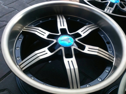 ขายแม็กใหม่ 6รู 139.7 กว้าง 8นิ้ว ขอบ17 หน้าตื้นหลังลึก จำนวน 4 วง