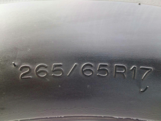 ขายแม็ก TOYOTA VIGO CHAMP ขอบ17 พร้อมยาง มิชลิน 265/65R17 ปลายปี12 สวยๆ จำนวน 1 ชุด พร้อมน๊อตแท้ 24 ตัว