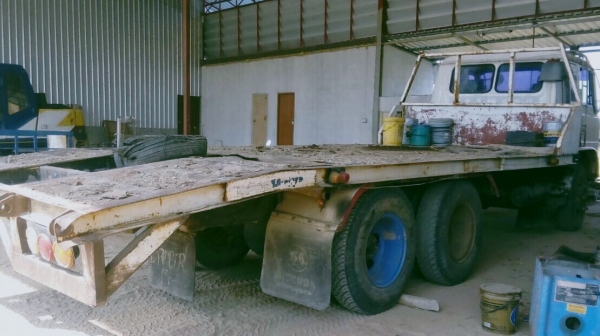HINO KT 725 - 185 HP HO7C สิบล้อ 2 เพลา เทรลเลอร์ท้ายลาดขึ้นรถแบ็คโฮร PC 200 สภาพดีพร้อมใช้งานได้เลยครับ เครื่องยนต์ 185 แรงแน่นดีแรงดีไม่มีเยิ้ม หัวเก๋ง F18 อย่างสวยลงเล่มครบพร้อมภายในคอนโซลสวยครบ พวงมาลัยเพาเวอร์ ช่วงล่างแน่นคัชซีไม่มีแตกไม่บวม ยางสภาพด