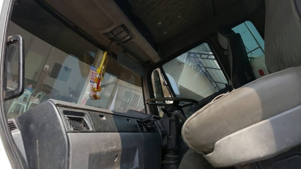 หกล้อ ฮีโน่ FD1J195ปี47ช่วงยาว 6.50ม สภาพดีสวยเดิมๆแอร์แย็นๆพร้อมใช้งาน เล่มทะเบียนพร้อมโอน