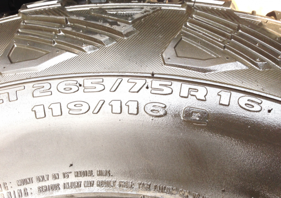 ยาง Mud Kumho 265 75 16 พร้อมใช้งาน จำนวน 3เส้น ราคาไม่แพง