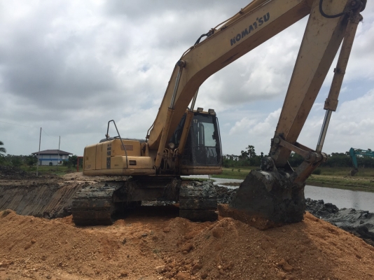 ขายรถแบคโฮ KOMATSU PC200-6 เอกสารเล่มทะเบียน ระบบไฟเต็ม เครื่องคัมมิ้น ราคา 1100000