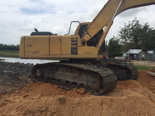 ขายรถแบคโฮ KOMATSU PC200-6 เอกสารเล่มทะเบียน ระบบไฟเต็ม เครื่องคัมมิ้น ราคา 1100000