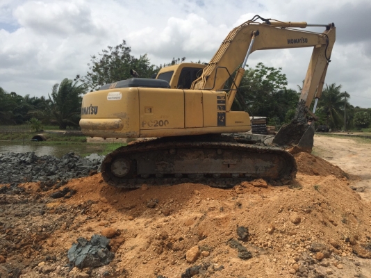 ขายรถแบคโฮ KOMATSU PC200-6 เอกสารเล่มทะเบียน ระบบไฟเต็ม เครื่องคัมมิ้น ราคา 1100000