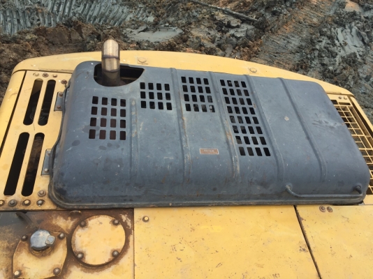 ขายรถแบคโฮ KOMATSU PC200-6 เอกสารเล่มทะเบียน ระบบไฟเต็ม เครื่องคัมมิ้น ราคา 1100000