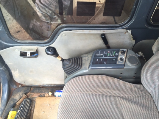 ขายรถแบคโฮ KOMATSU PC200-6 เอกสารเล่มทะเบียน ระบบไฟเต็ม เครื่องคัมมิ้น ราคา 1100000