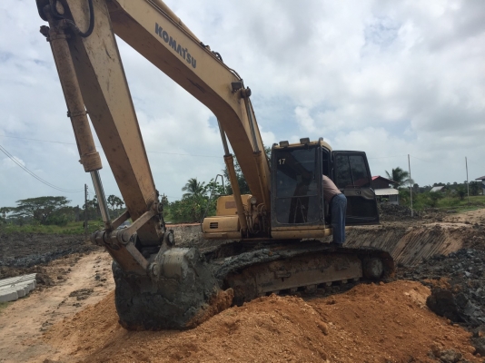 ขายรถแบคโฮ KOMATSU PC200-6 เอกสารเล่มทะเบียน ระบบไฟเต็ม เครื่องคัมมิ้น ราคา 1100000