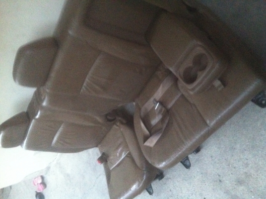 เบาะคู่หลังฮอนด้าCRVตัว2ถอดสวยๆคู่ละ2500บาทครับ