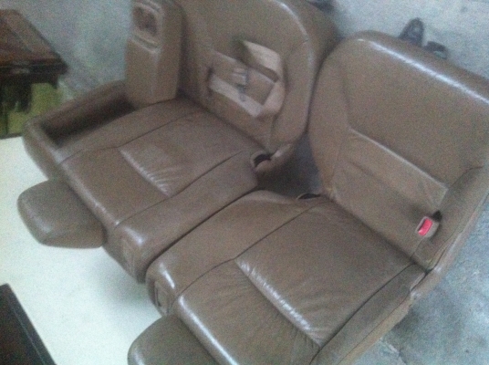 เบาะคู่หลังฮอนด้าCRVตัว2ถอดสวยๆคู่ละ2500บาทครับ