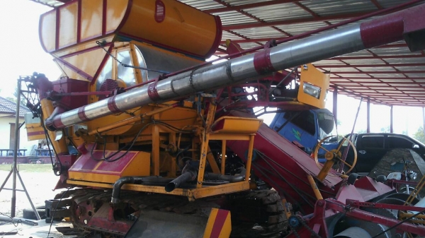 ขายถูกๆๆ..185000บาท รถเกียวข้าวศักพัฒนา..ไม่มีเครื่อง..ช่วงล่าง10HT สภาพดีมากๆคับ