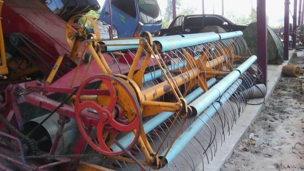 ขายถูกๆๆ..185000บาท รถเกียวข้าวศักพัฒนา..ไม่มีเครื่อง..ช่วงล่าง10HT สภาพดีมากๆคับ