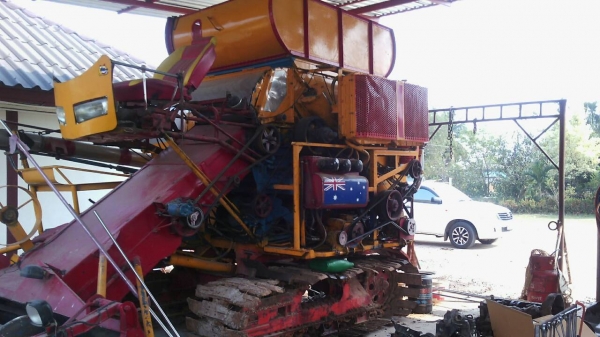 ขายถูกๆๆ..185000บาท รถเกียวข้าวศักพัฒนา..ไม่มีเครื่อง..ช่วงล่าง10HT สภาพดีมากๆคับ