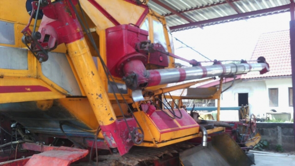 ขายถูกๆๆ..185000บาท รถเกียวข้าวศักพัฒนา..ไม่มีเครื่อง..ช่วงล่าง10HT สภาพดีมากๆคับ