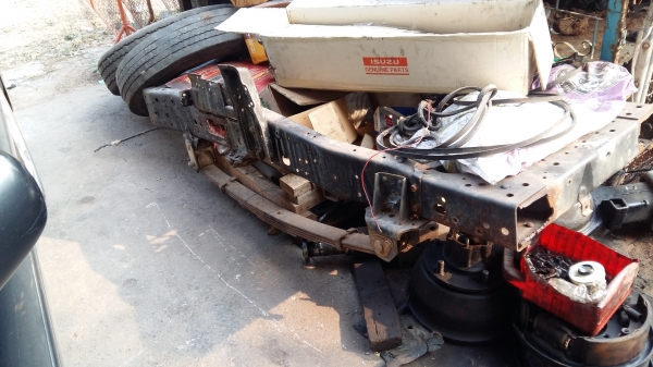 ขายแหนบหน้า nkrครบชุดราคา 7500 บ.