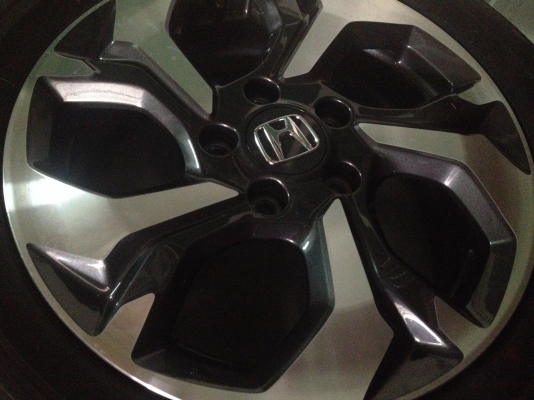 ขายล้อแม็กพร้อมยางป้ายแดง BRV ขอบ16