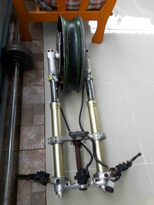 ขายชุดโช๊คหน้าZXR400 (กระบอกทอง ยกชุด) ขายชุดโช๊คหน้าZXR400 (กระบอกทอง ยกชุด)