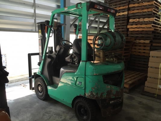 รถยกมิตซูบิชิ น้ำหนักยก 1.5 ตัน เสาสูง 4.50 เมตรเข้าตูั แผงงาสไลด์ เบนซินติดแก๊ส เกียร์ธรรมดา