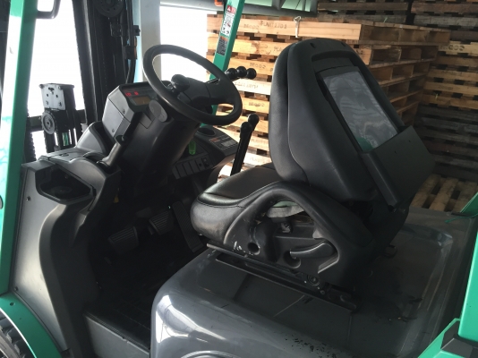 รถยกมิตซูบิชิ น้ำหนักยก 1.5 ตัน เสาสูง 4.50 เมตรเข้าตูั แผงงาสไลด์ เบนซินติดแก๊ส เกียร์ธรรมดา