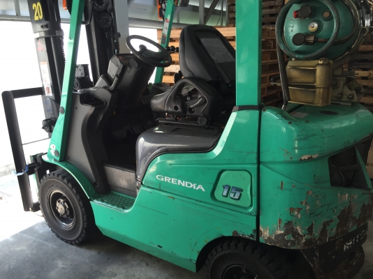 รถยกมิตซูบิชิ น้ำหนักยก 1.5 ตัน เสาสูง 4.50 เมตรเข้าตูั แผงงาสไลด์ เบนซินติดแก๊ส เกียร์ธรรมดา