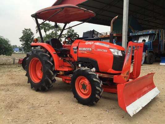 ขายรถไถคูโบต้า L3608(4WD)พร้อมอุปกรณ์ ราคา 298,000 บาท สนใจติดต่อ 081-9136451 คุณโบว์