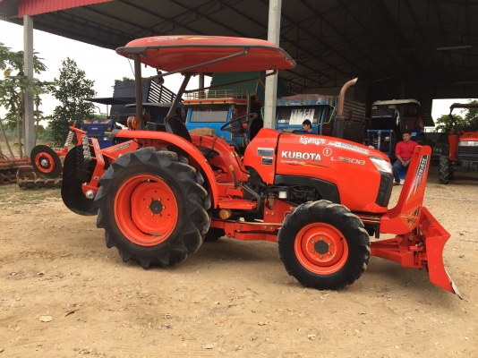 ขายรถไถคูโบต้า L3608(4WD)พร้อมอุปกรณ์ ราคา 298,000 บาท สนใจติดต่อ 081-9136451 คุณโบว์