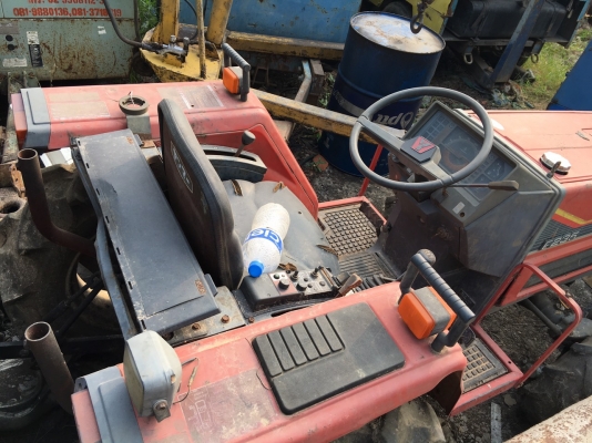 ขารถไถ Yanmar แบบขับ4 เป็นมือสองจากญีปุ่น พร้อมใช้งาน