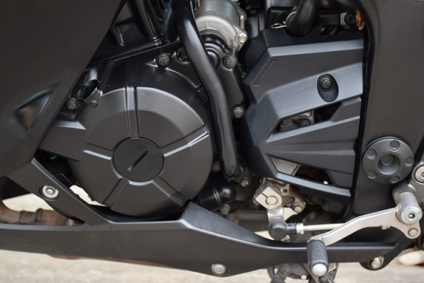 Z250 วิ่ง1000โล ทะเบียนตอง1 สภาพป้ายแดง Z250 วิ่ง1000โล ทะเบียนตอง1 สภาพป้ายแดง