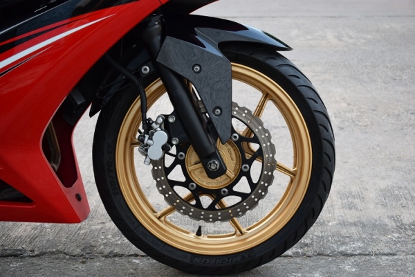 Ninja250 ปลายปี2012  รถบ้านแท้มือเดียว  เล่มชุดโอนครบ ของแต่งแน่น