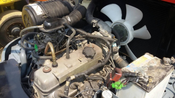 รถยก TOYOTA 6FG15 เครื่องเบนซิน 5k เสาสูง 3 เมตร ยกได้ 2 ตัน เกียร์ธรรมดายางตันหน้าหลัง  ติดต่อ 089-7949488