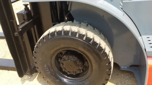 รถยก TOYOTA 6FG15 เครื่องเบนซิน 5k เสาสูง 3 เมตร ยกได้ 2 ตัน เกียร์ธรรมดายางตันหน้าหลัง  ติดต่อ 089-7949488