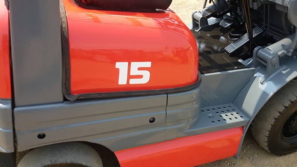 รถยก TOYOTA 6FG15 เครื่องเบนซิน 5k เสาสูง 3 เมตร ยกได้ 2 ตัน เกียร์ธรรมดายางตันหน้าหลัง  ติดต่อ 089-7949488