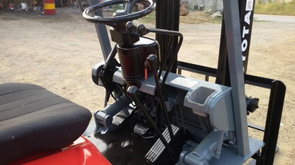 รถยก TOYOTA 6FG15 เครื่องเบนซิน 5k เสาสูง 3 เมตร ยกได้ 1.5 ตัน ยางตันหน้าหลัง เกียร์ธรรมดา  ติดต่อ 089-7949488