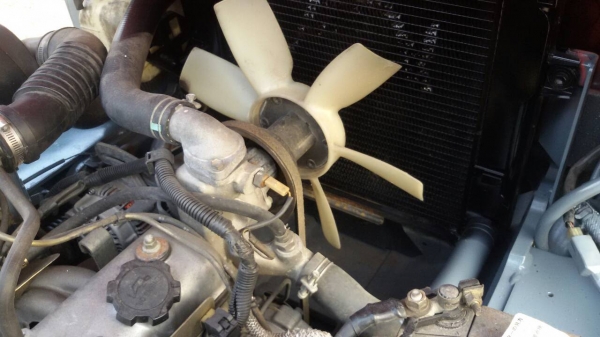 รถยก TOYOTA 6FG15 เครื่องเบนซิน 5k เสาสูง 3 เมตร ยกได้ 1.5 ตัน ยางตันหน้าหลัง เกียร์ธรรมดา  ติดต่อ 089-7949488