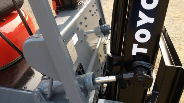 รถยก TOYOTA 6FG15 เครื่องเบนซิน 5k เสาสูง 3 เมตร ยกได้ 1.5 ตัน ยางตันหน้าหลัง เกียร์ธรรมดา  ติดต่อ 089-7949488