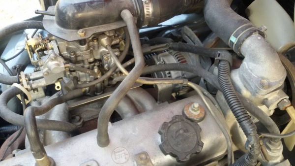 รถยก TOYOTA 6FG15 เครื่องเบนซิน 5k เสาสูง 3 เมตร ยกได้ 1.5 ตัน ยางตันหน้าหลัง เกียร์ธรรมดา  ติดต่อ 089-7949488