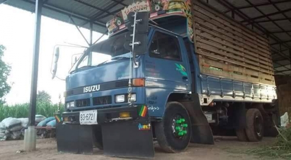 ขายรถ6ล้อ NPR115แรง เบรกทิฟฟี่ เฟืองท้ายใหญ่ ภายในสวย เอกสารพร้อมโอน สนใจโทร 090-8588220คุณนะ 093-3258446คุณบิว หรือเข้าดูสินค้าอื่นๆได้ที่ www.truck.in.th/498 หรือเพจFacebook ณรงค์ ซื้อขายรถมือสอง (เว็บไซต์ส่วนตัว) หรือFacebook คุณนะ รถบรรทุก