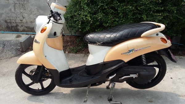 ขาย Yamaha fino รถสีครีม มีรอยบ้าง ปี 50 - เครื่องเดิมสนิท เฟืองท้ายไม่มีหอน แต่งภายนอกอย่างเดียว - ลงล้อแม็ก ยางเปลี่ยนใหม่ - โช๊ค เดิมเหล็ก - มือเบรคเดิม - เบาะปาด - ทะเบียนพรบ. ไม่ขาด ภาษีไม่ขาด - รถบ้านใช้งานปกติ มาขี่ดูก่อนคับ ไม่ถูกใจไม่ว่ากันครับ
