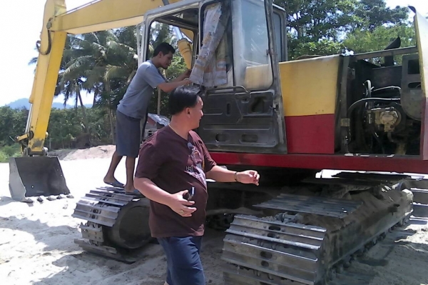 ขายรถแบคโฮ KOMATSU PC200-5 คอลโทรลสั้น ตัวเดินจีป ราคา 350000