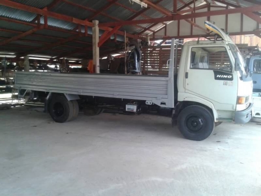 Hino km779 เครื่อง117 wo4d กะบะยาว 5,5 ม Hino km779 เครื่อง117 wo4d กะบะยาว 5,5 ม