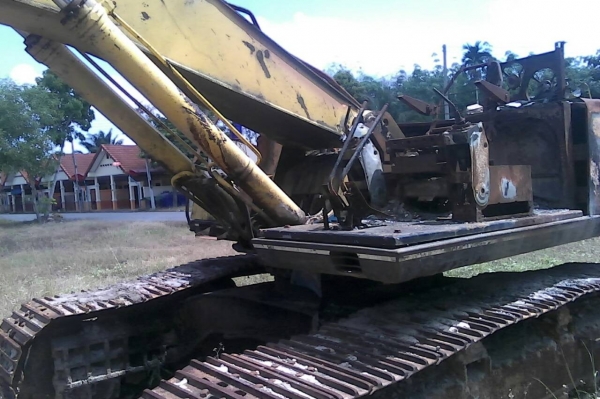 ขายรถแบคโฮ KOBELCO SK200-/// รถไฟไหม้ ราคา 300000