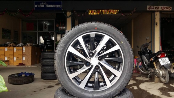 ขายล้อแม็ก mitsu attrage 15"ยางใหม่ปี15 สนใจติดต่อ ตาเล็ก ล้อและยาง 081-3747940