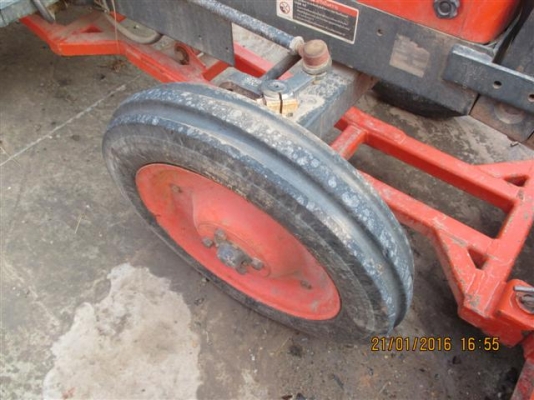 แทรกเตอร์ตามสภาพ KRT 140 (ล้อเรียบ)