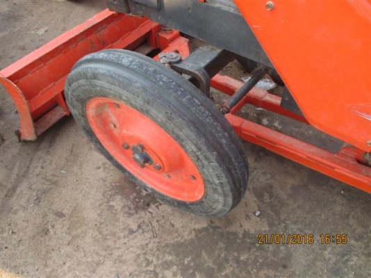 แทรกเตอร์ตามสภาพ KRT 140 (ล้อเรียบ)