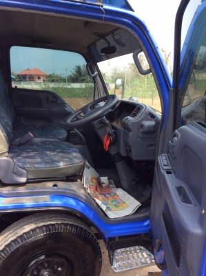 ISUZU 6ล้อ ปี48  (ป้ายเล็กไม่ติดเวลา) กระบะเหล็กบรรทุก ยาว 3.2 ม. กระจกไฟฟ้า พวงมาลัยพาว์เวอร์  เครื่องดี ขับดี ครัทซีสวย รถพร้อมใช้งาน  ขาย 310,000 บาท ศุภากร 081-1903107,081-4252943